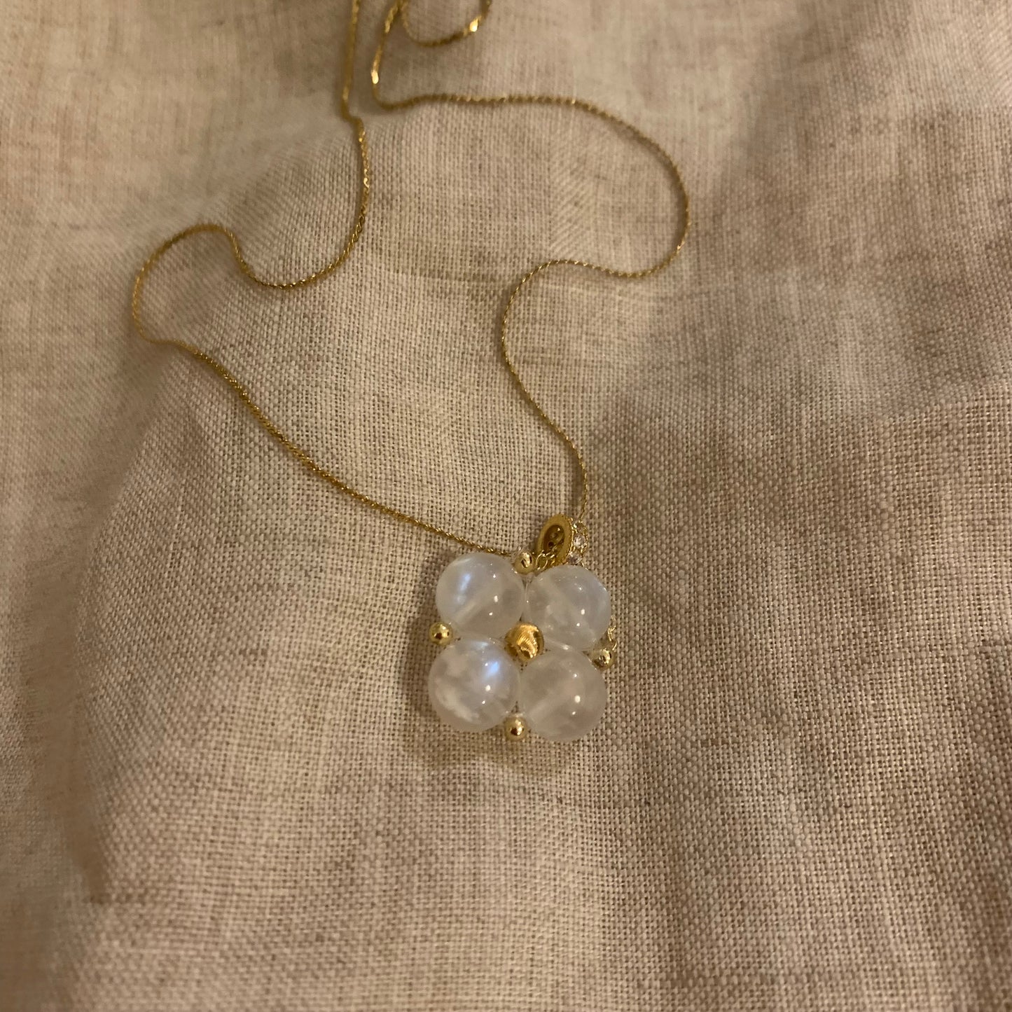 Natural stone round bead flower necklace metal chain niche design