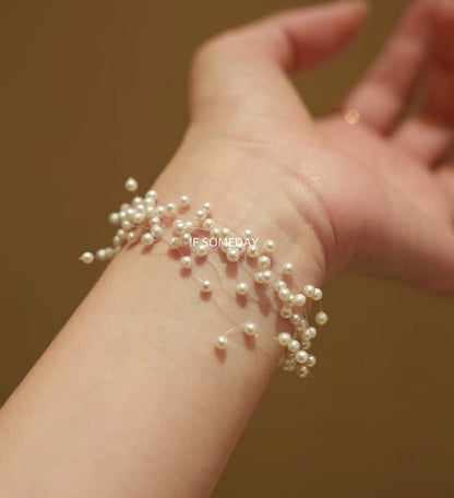 Handmade natural pearl bracelet with a starry design, made with fishing line and silver chain.