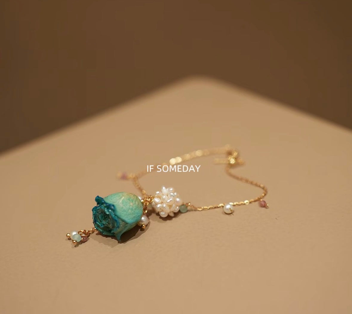 Pearl and dried rose flower bracelet with titanium steel chain｜Belle Jewelry